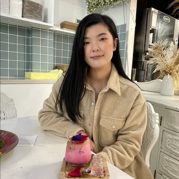 Meet your Posher, Amanda - Picture 1 of 1